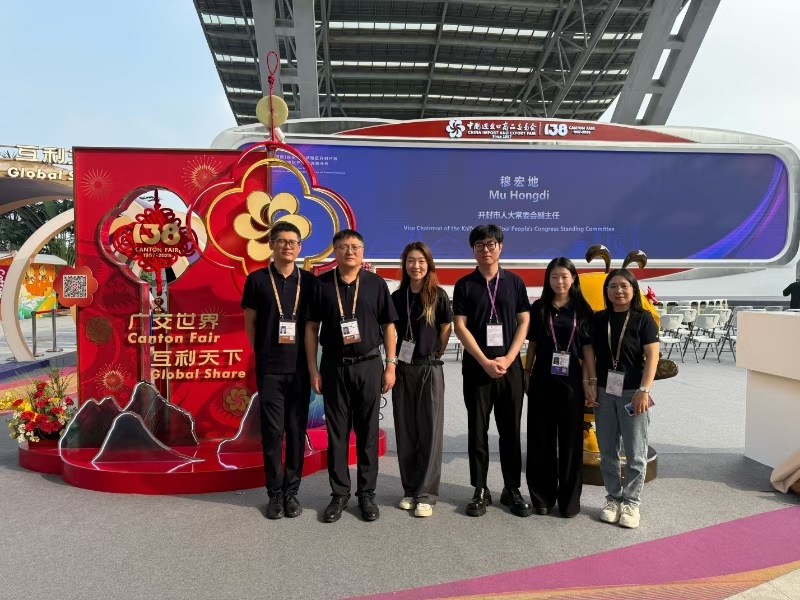 1765437001331311.jpg 廣交會(huì)合影1.jpg